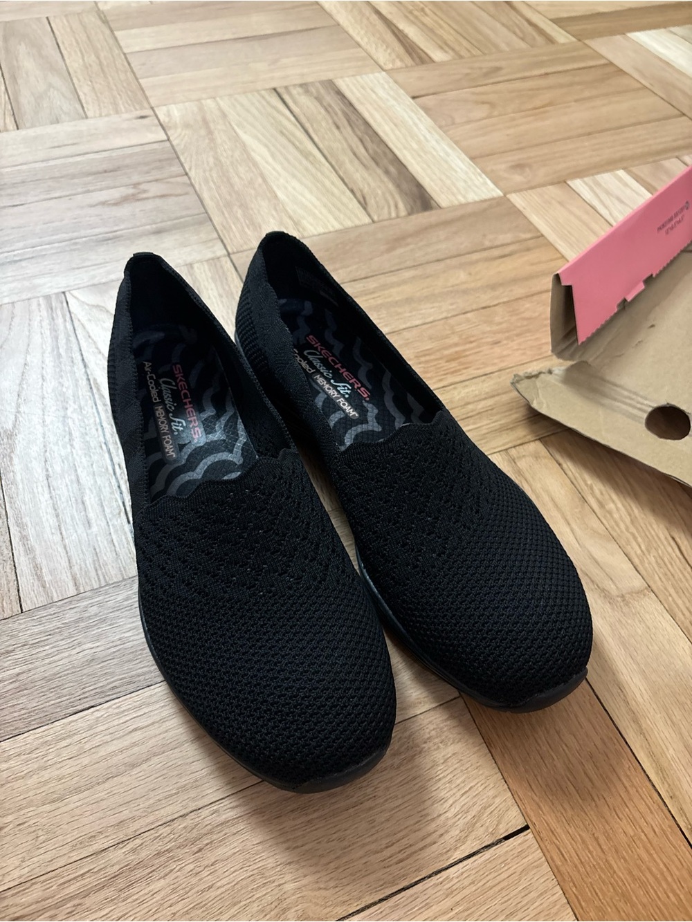 WOMEN`S SKECHERS SLIP ON CASUAL SHOES SIZE 9.5 NEW 49481/BBK